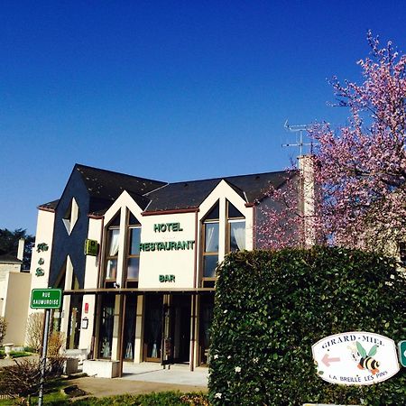 Logis Hotel Restaurant L'Oree Des Bois La Breille-les-Pins エクステリア 写真