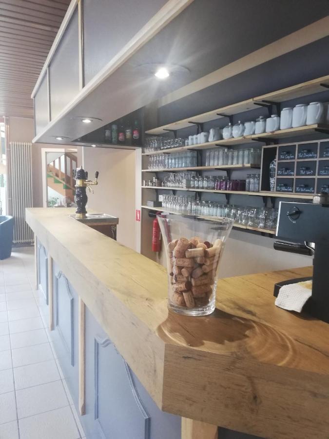 Logis Hotel Restaurant L'Oree Des Bois La Breille-les-Pins エクステリア 写真