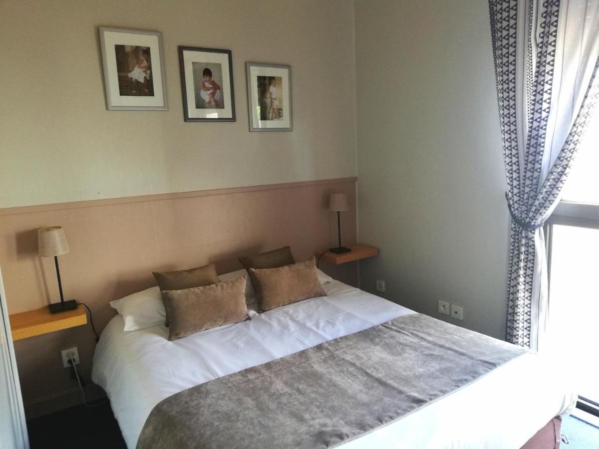 Logis Hotel Restaurant L'Oree Des Bois La Breille-les-Pins エクステリア 写真