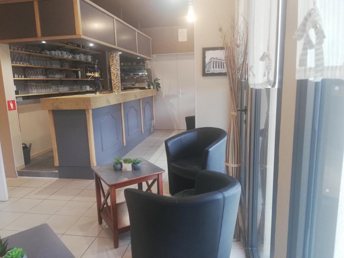 Logis Hotel Restaurant L'Oree Des Bois La Breille-les-Pins エクステリア 写真