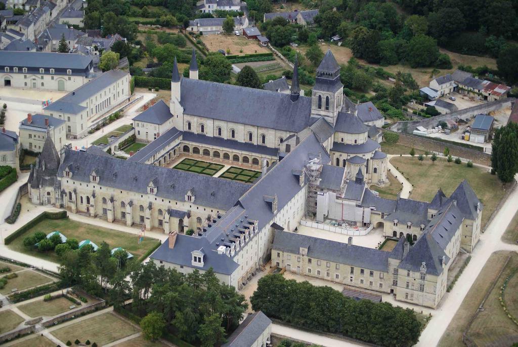 Logis Hotel Restaurant L'Oree Des Bois La Breille-les-Pins エクステリア 写真