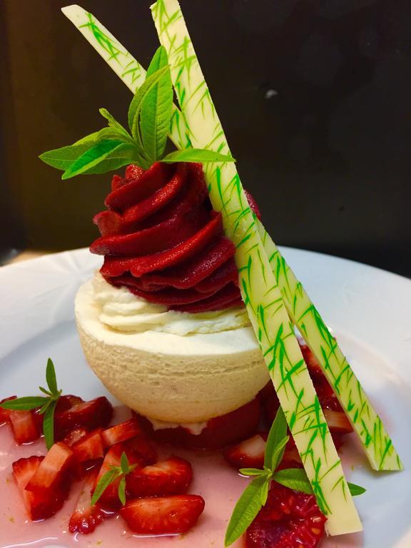 Logis Hotel Restaurant L'Oree Des Bois La Breille-les-Pins エクステリア 写真