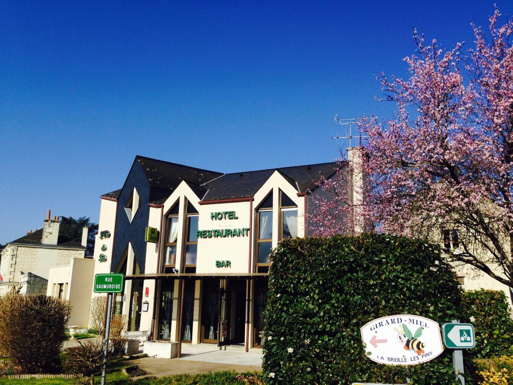 Logis Hotel Restaurant L'Oree Des Bois La Breille-les-Pins エクステリア 写真