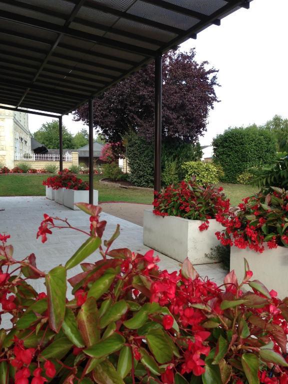 Logis Hotel Restaurant L'Oree Des Bois La Breille-les-Pins エクステリア 写真
