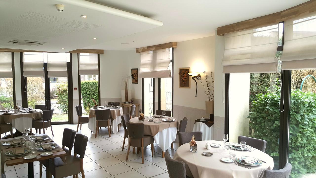Logis Hotel Restaurant L'Oree Des Bois La Breille-les-Pins エクステリア 写真