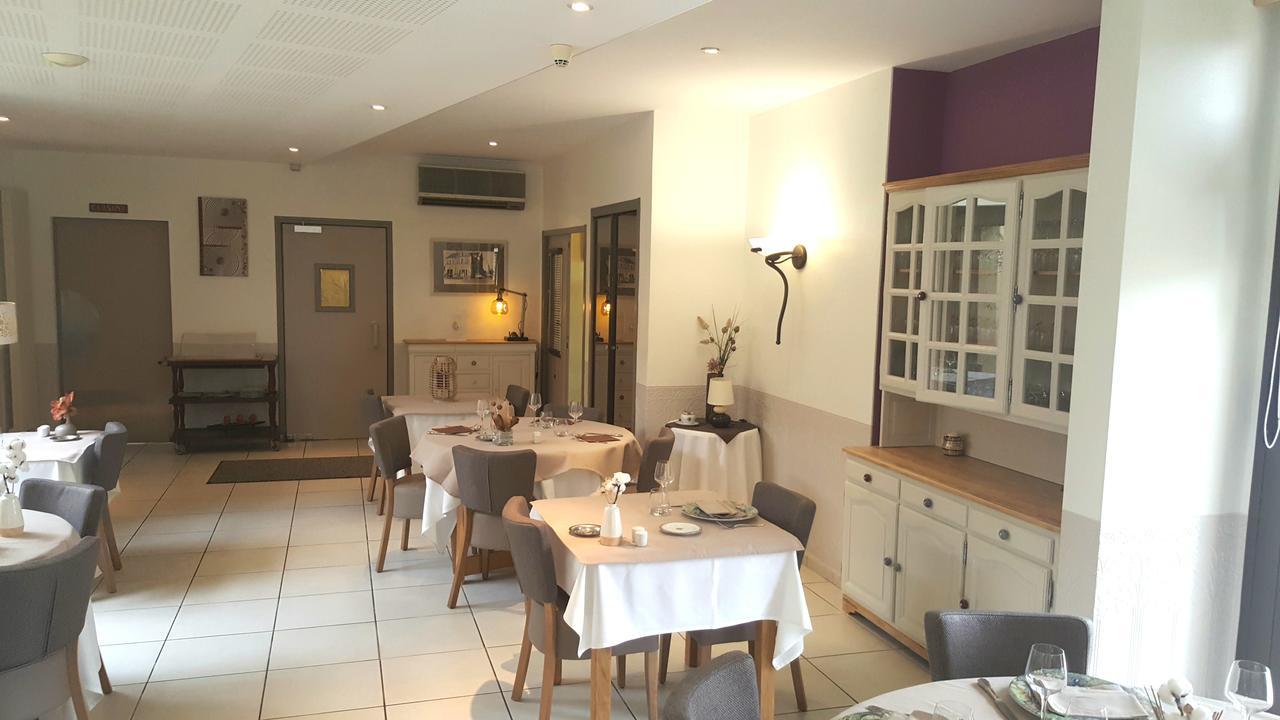 Logis Hotel Restaurant L'Oree Des Bois La Breille-les-Pins エクステリア 写真