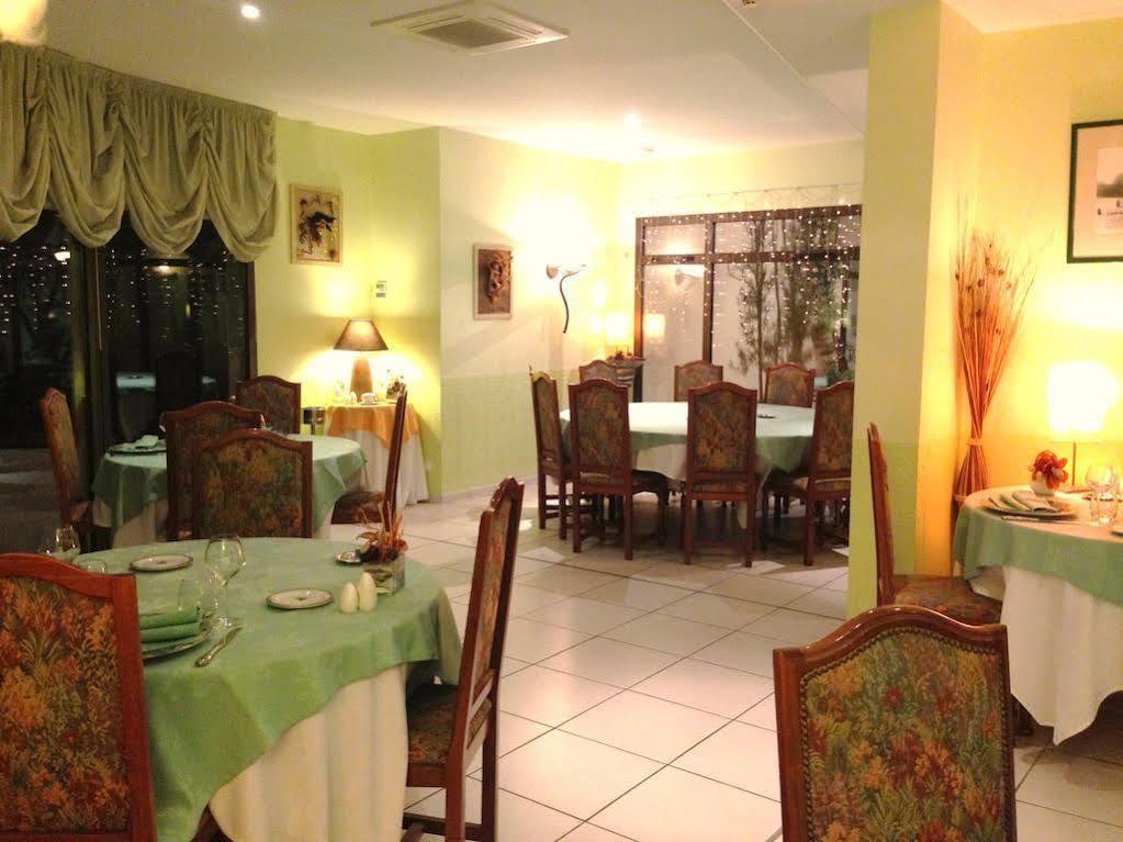 Logis Hotel Restaurant L'Oree Des Bois La Breille-les-Pins エクステリア 写真