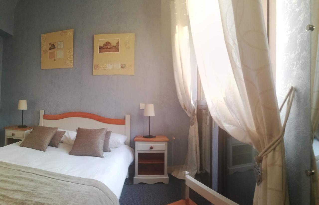 Logis Hotel Restaurant L'Oree Des Bois La Breille-les-Pins エクステリア 写真